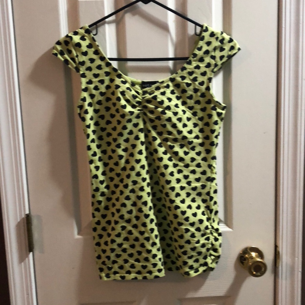 ✨4 for $25 ✨ Wet Seal shirt w Hearts